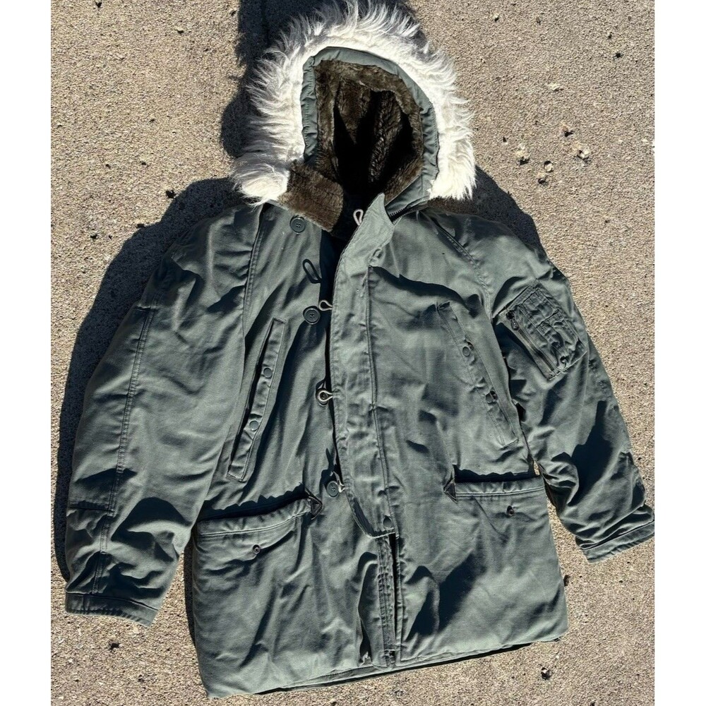 Vintage Military Parka Sz Med or Lg No Tags Green Extreme Cold Weather Fur Hood